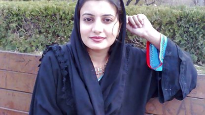 دختر مدرسه ای افتخار در میان دوستان خود که او تا به حال با بسیاری از پسران, زن زیبای چاق, تماشا کردن سکس زنان به